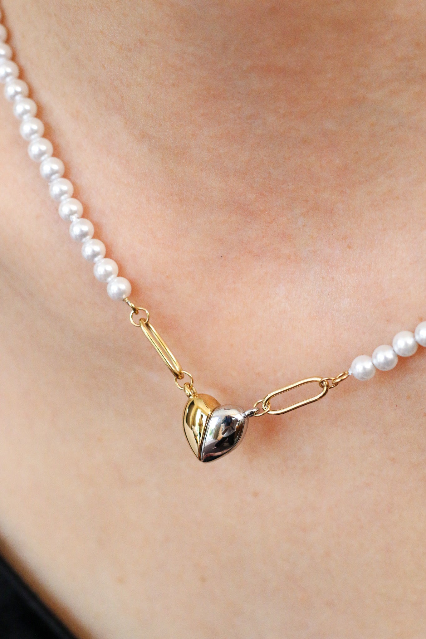 Two-Tone Magnetic Heart Pearl Necklace