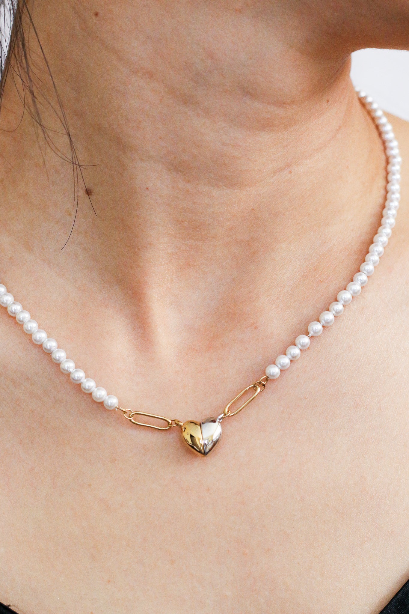 Two-Tone Magnetic Heart Pearl Necklace