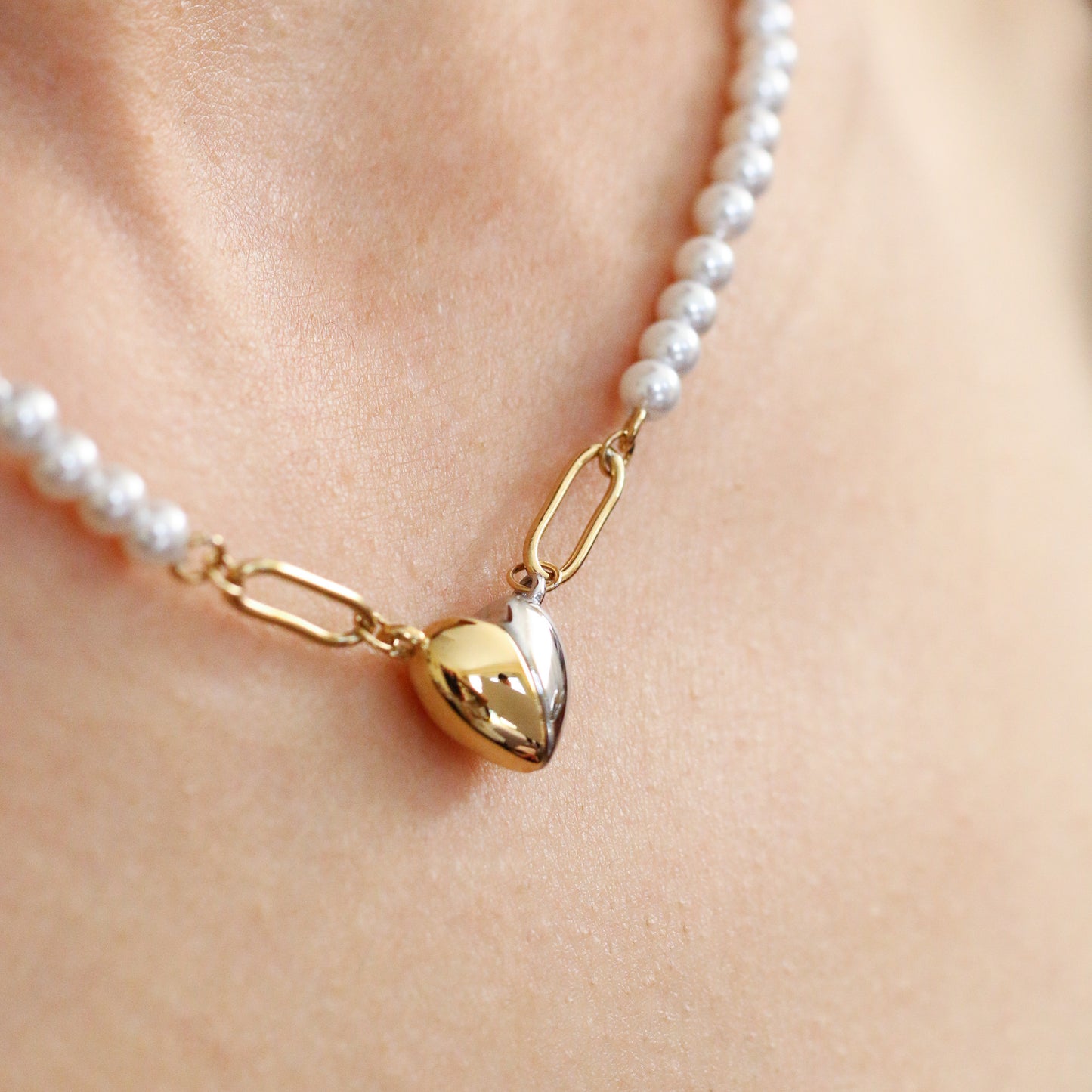 Two-Tone Magnetic Heart Pearl Necklace